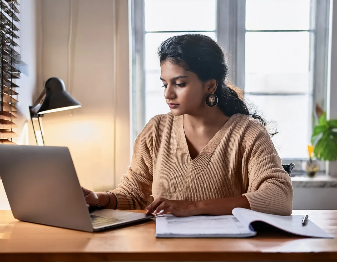 Accessible web content: writer drafting a clearly structured article