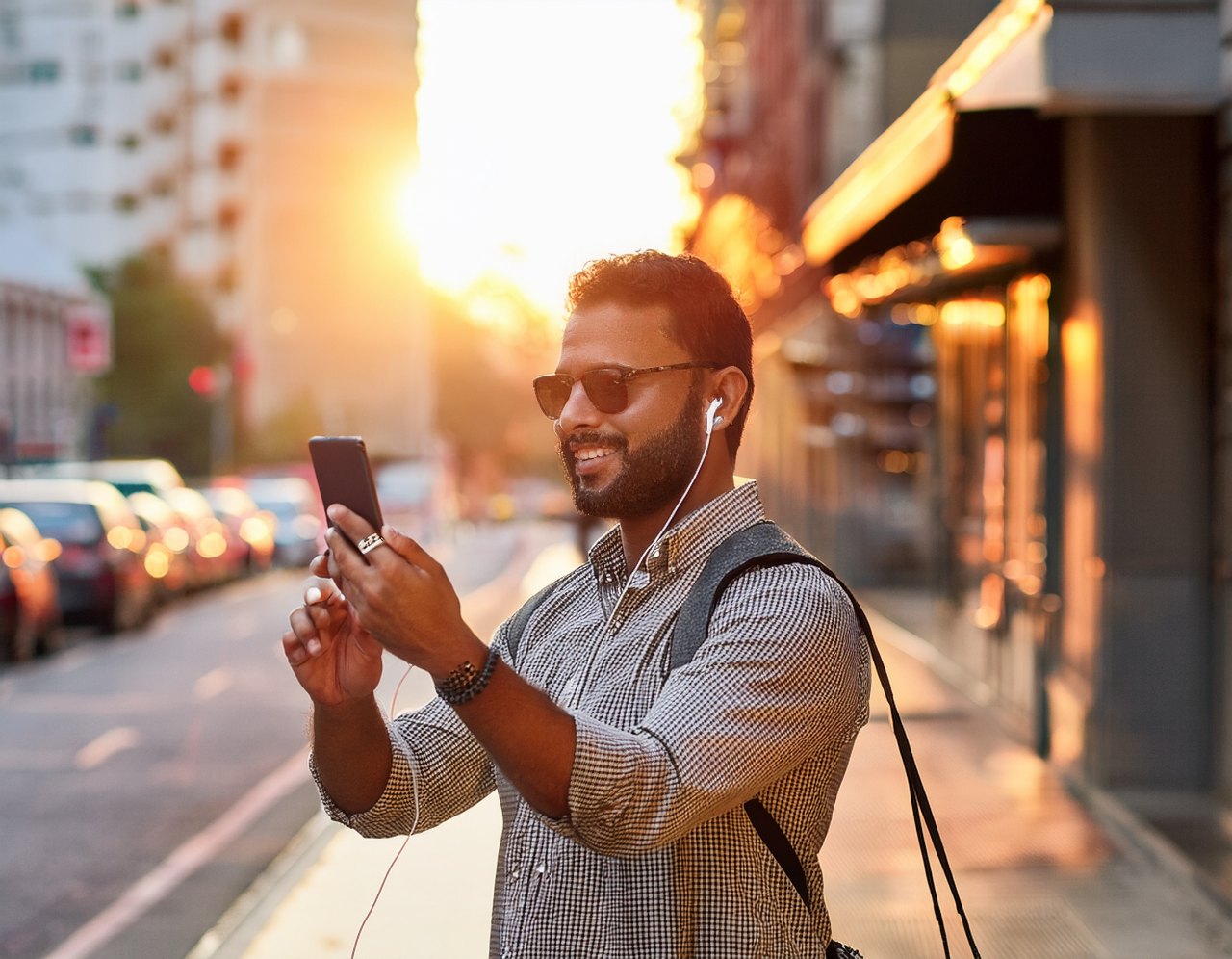 AI visual assistance app describing a scene through a phone camera