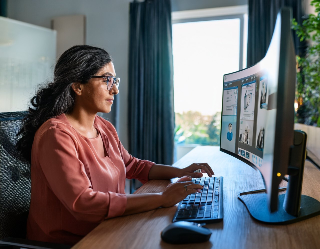 Low-vision user zooming a website with screen magnification