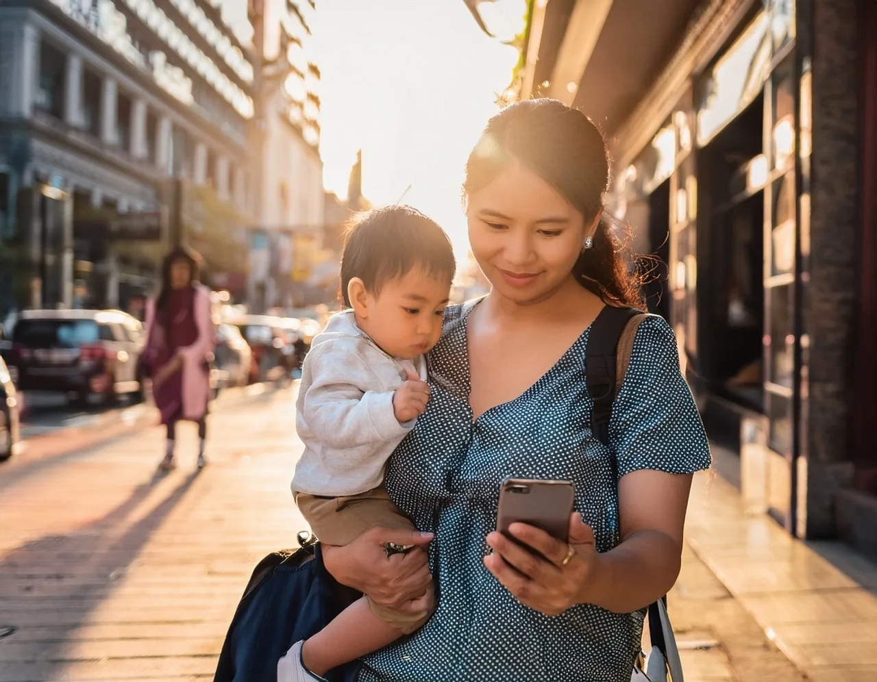 Situational impairment: reading a phone one-handed in bright sunlight